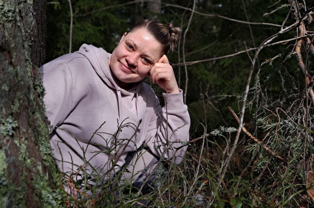 Heidi Ruoho metsässä